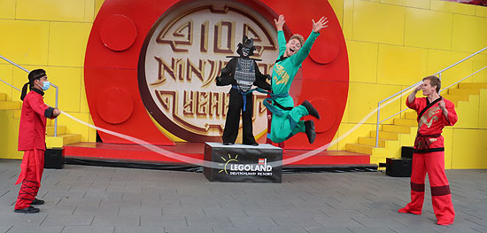 multimediale LEGO NINJAGO Sommershow 2021 auf der LEGO Arena Bühne  (©Foto: Martin Schmitz)